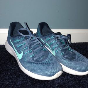 Nike Lunarlon Size 8 sneakers !